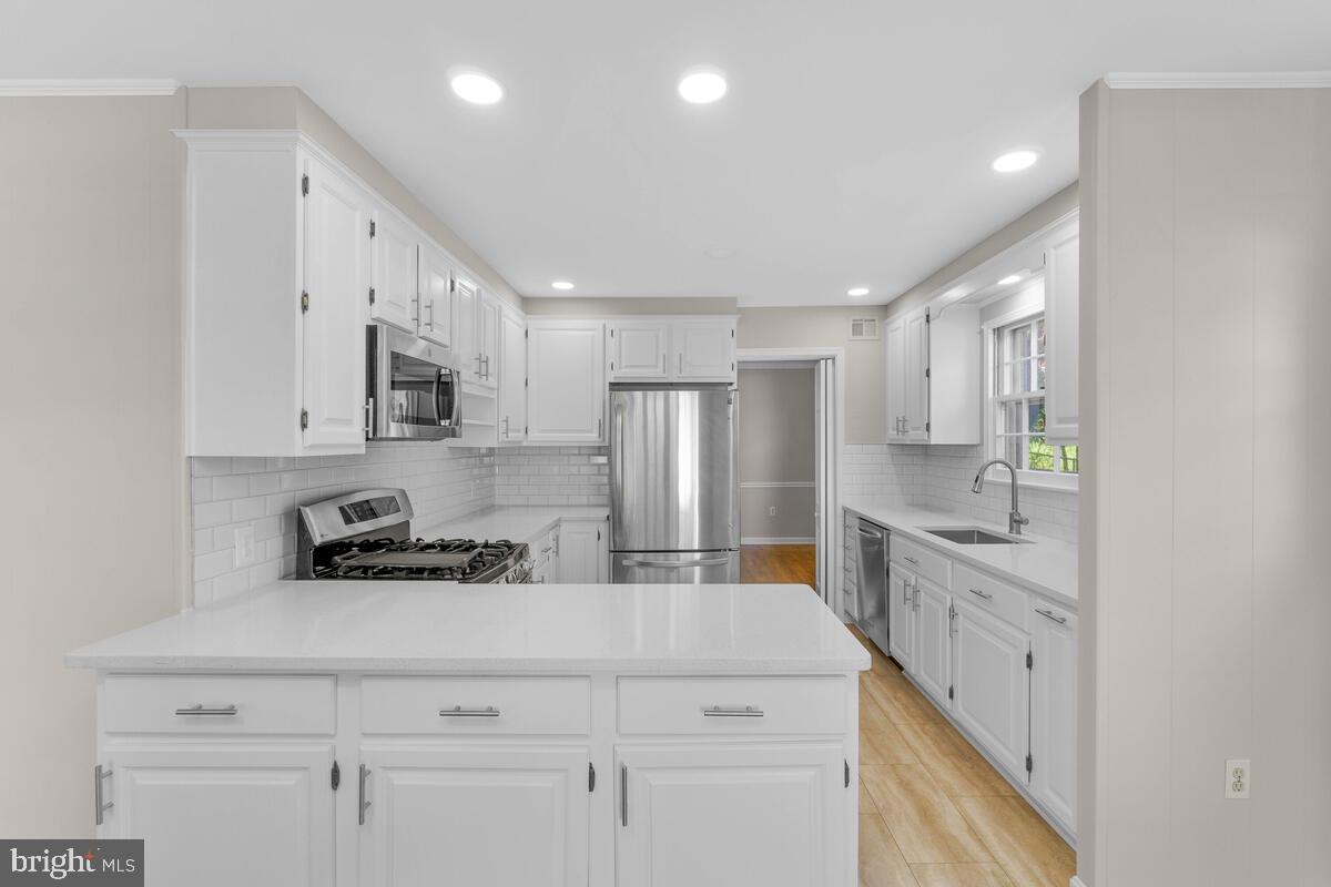 13302 Tamarack Road Silver Spring, MD 20904 - Photo 6 of 60 Kitchen White Quartz
