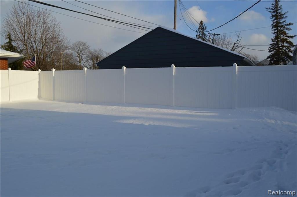 2804 Crooks Road Royal Oak, MI 48073 - Photo 7 of 42