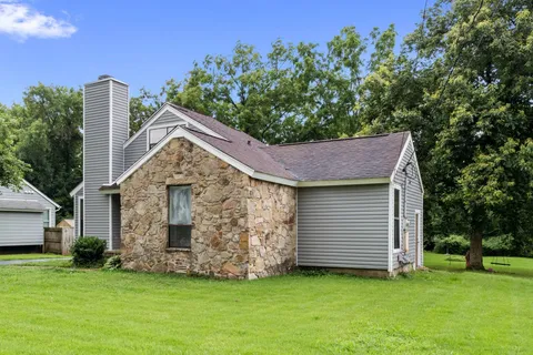 a view of a house with a yard