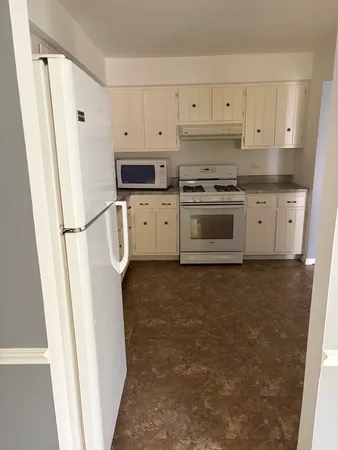 $2,100 | 7131 Hickory Street, Unit 6, Tinley Park, IL 60477