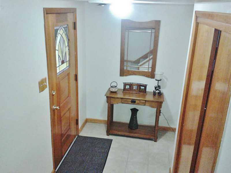134 David Shotts Road Ruffs Dale, PA 15679 - Photo 2 of 20 Entry/Foyer.