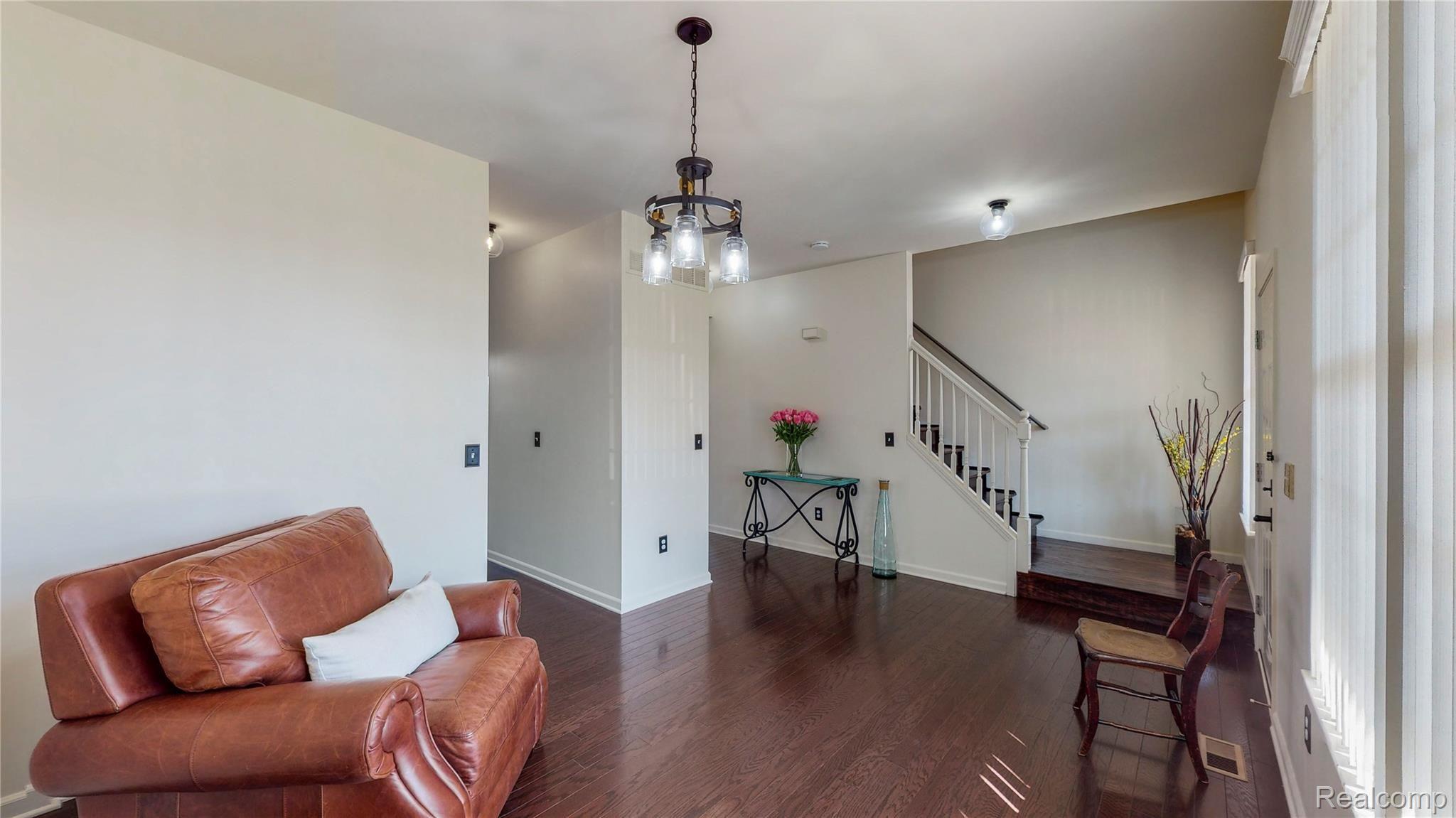 26991 Victoria Road Novi, MI 48374 - Photo 8 of 38 8 - Image.jpg