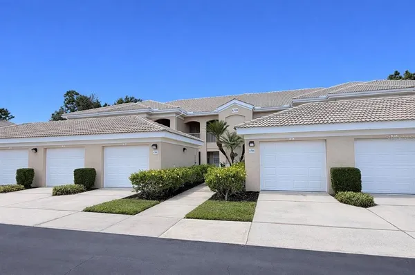 $329,000 | 6318 Grand Oak Circle, Unit 201, Bradenton, FL 34203