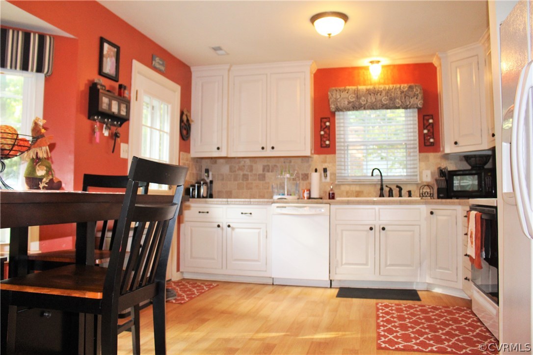 10340 North Donegal Road Chesterfield, VA 23832 - Photo 12 of 49 a kitchen with stainless steel appliances granite countertop a stove a sink and a refrigerator