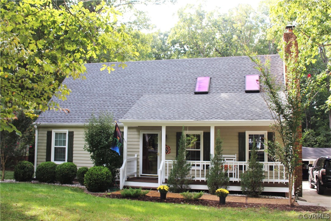 10340 North Donegal Road Chesterfield, VA 23832 - Photo 2 of 49 front view of a house with a yard