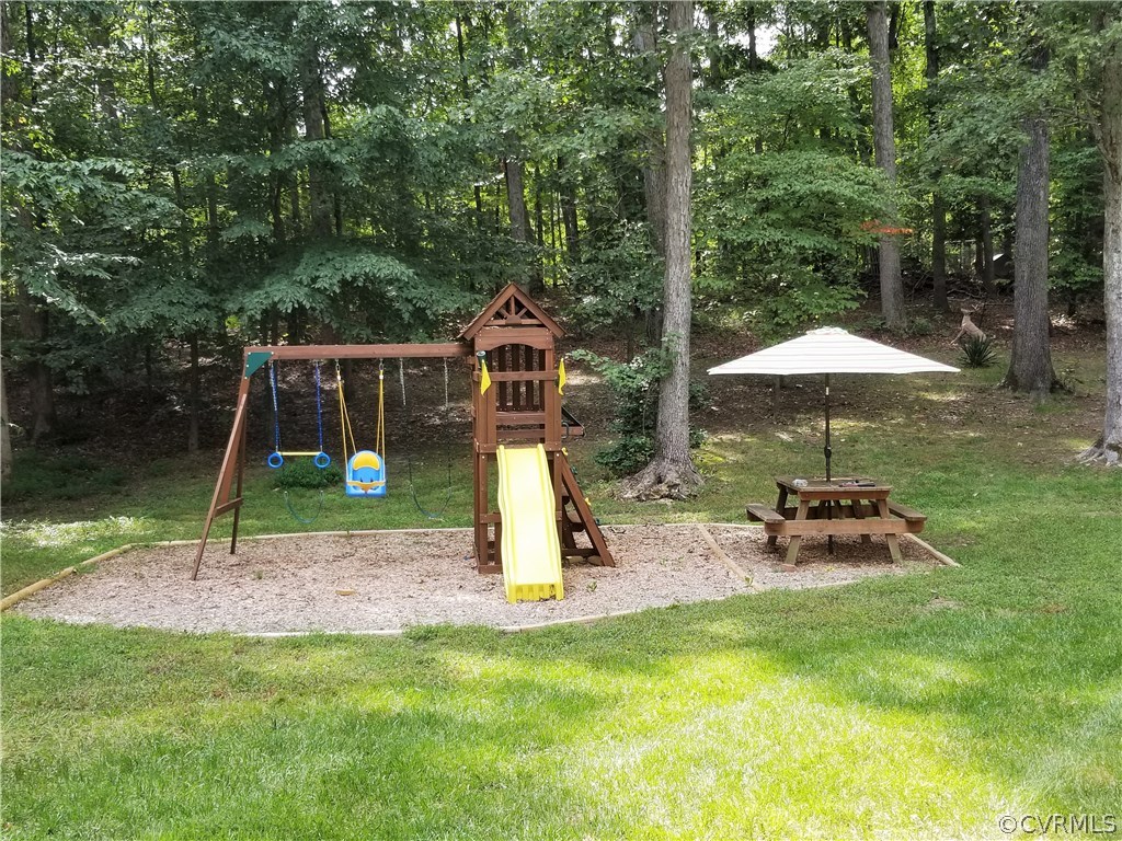 10340 North Donegal Road Chesterfield, VA 23832 - Photo 44 of 49 a garden view with a slide