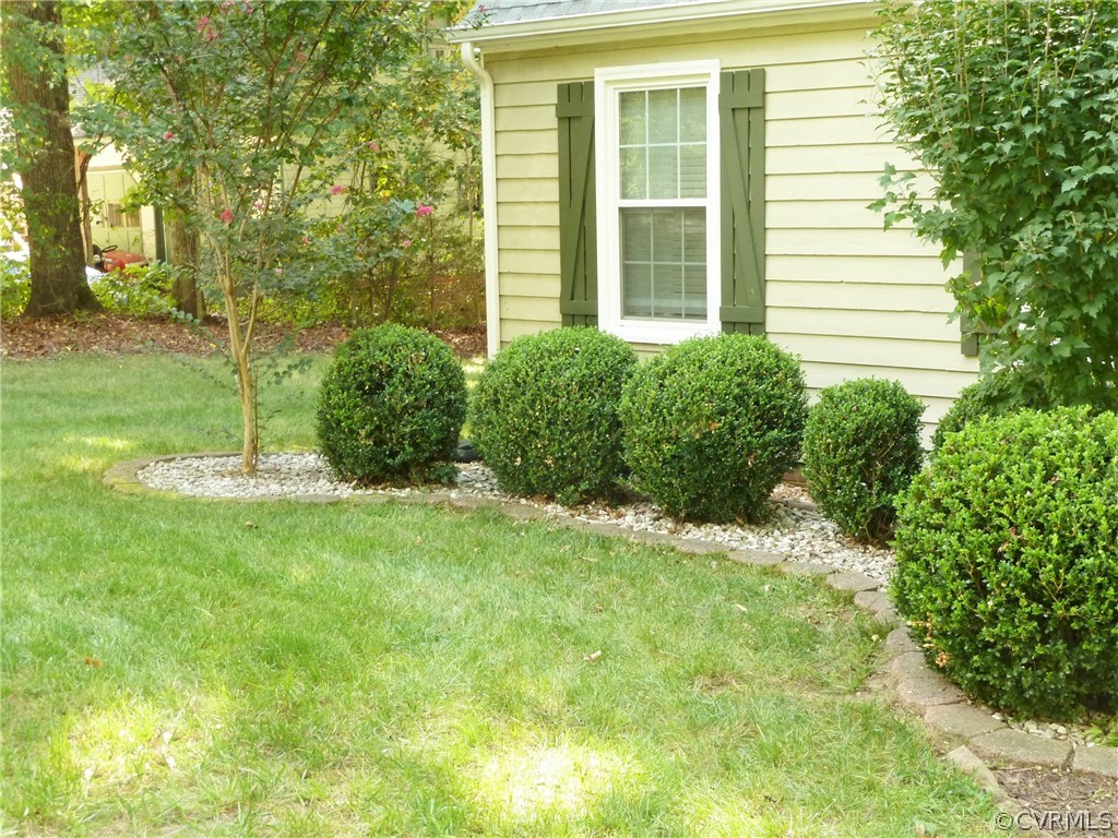 10340 North Donegal Road Chesterfield, VA 23832 - Photo 49 of 49 a view of a house with a garden