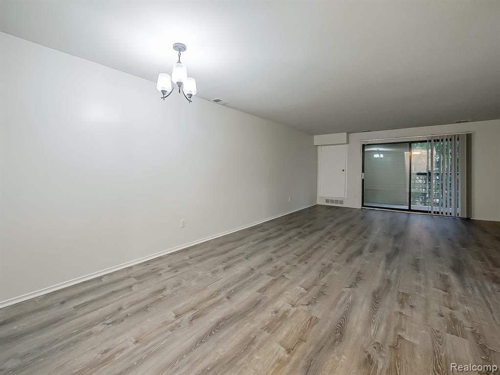 30414 Orchard Lake Road, Unit 12 Farmington, MI 48334 - Photo 9 of 33