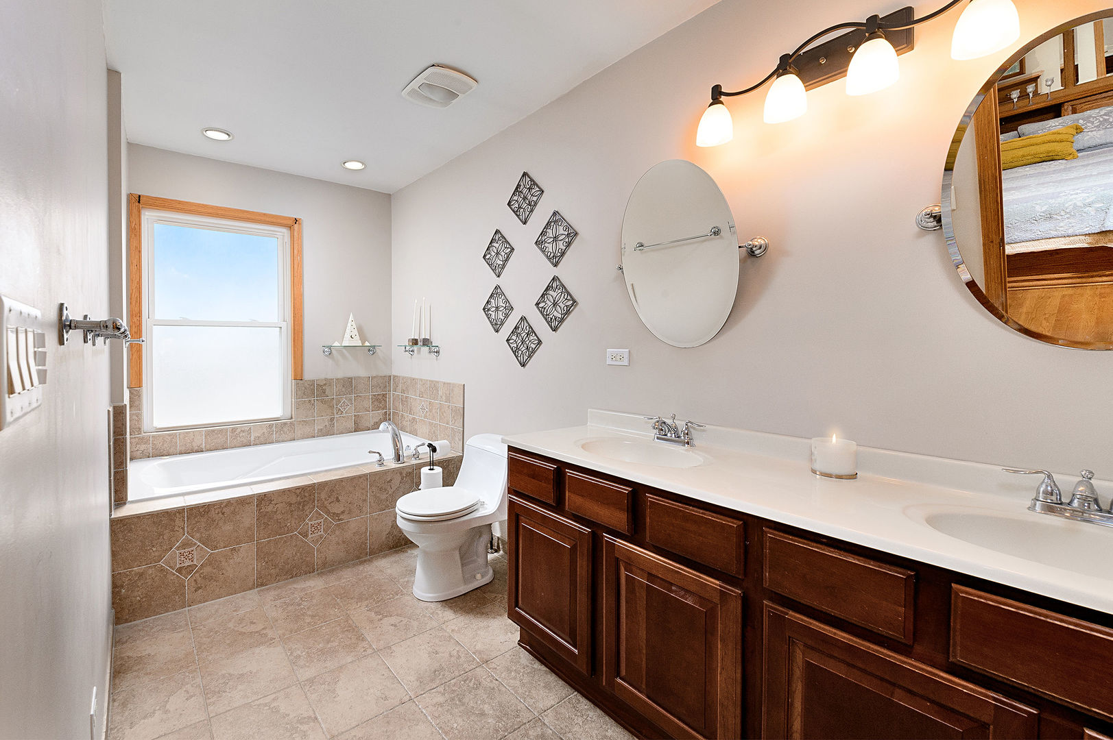 1385 Bedford Road Hoffman Estates, IL 60169 - Photo 12 of 26 Gallery Image 12