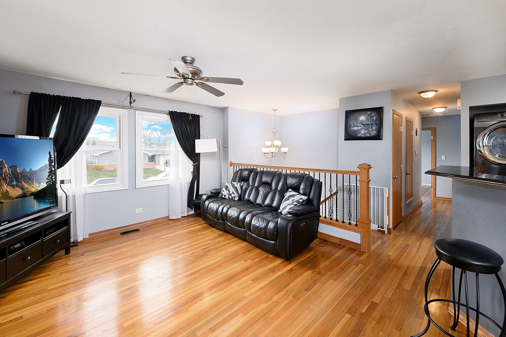 1385 Bedford Road Hoffman Estates, IL 60169 - Photo 2 of 26 Gallery Image 2