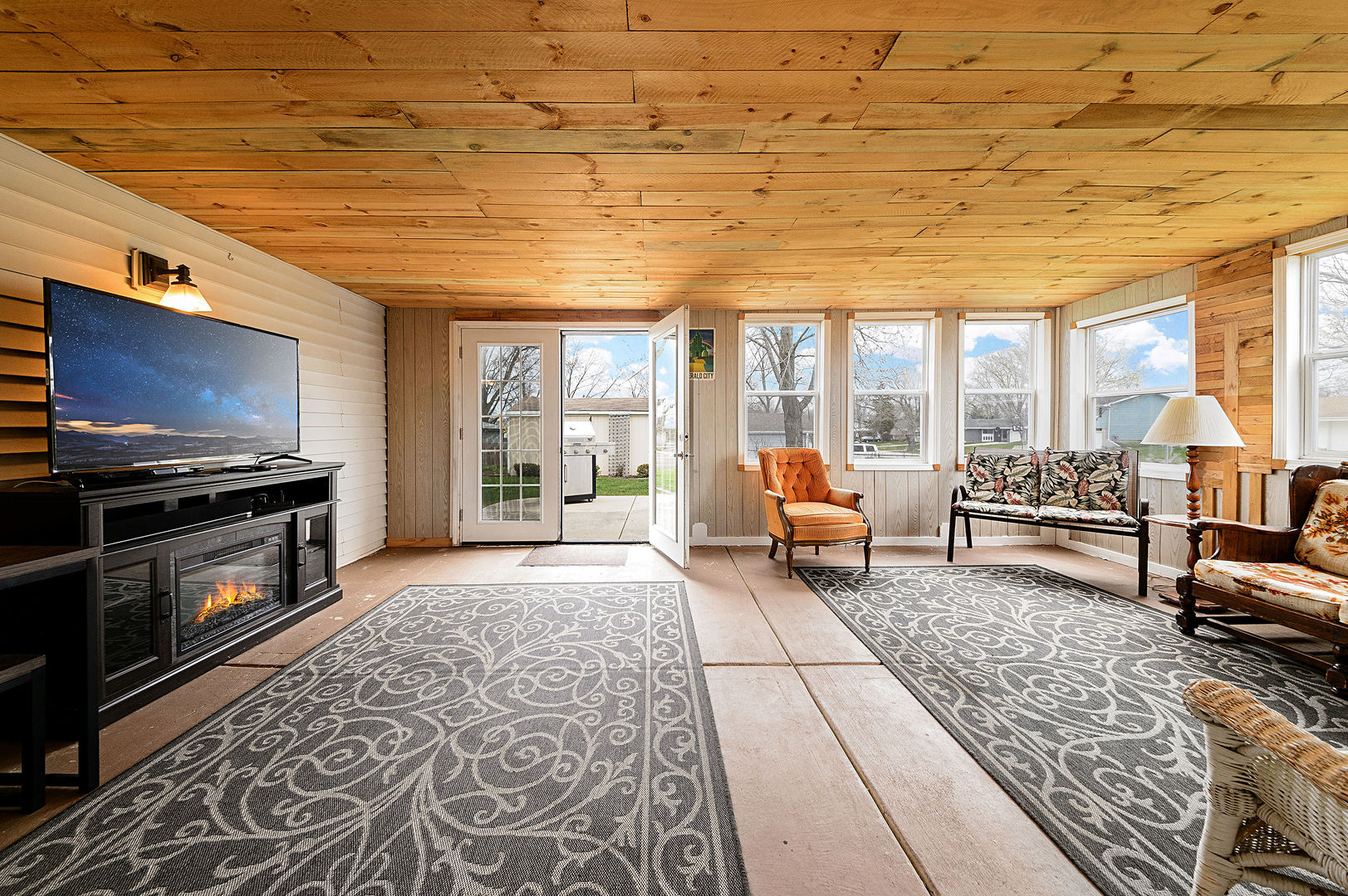 1385 Bedford Road Hoffman Estates, IL 60169 - Photo 23 of 26 Gallery Image 23