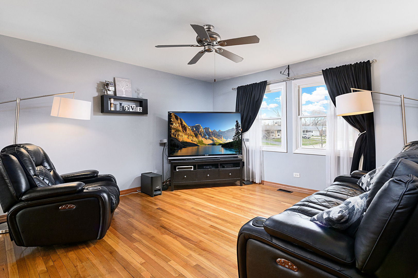 1385 Bedford Road Hoffman Estates, IL 60169 - Photo 3 of 26 Gallery Image 3