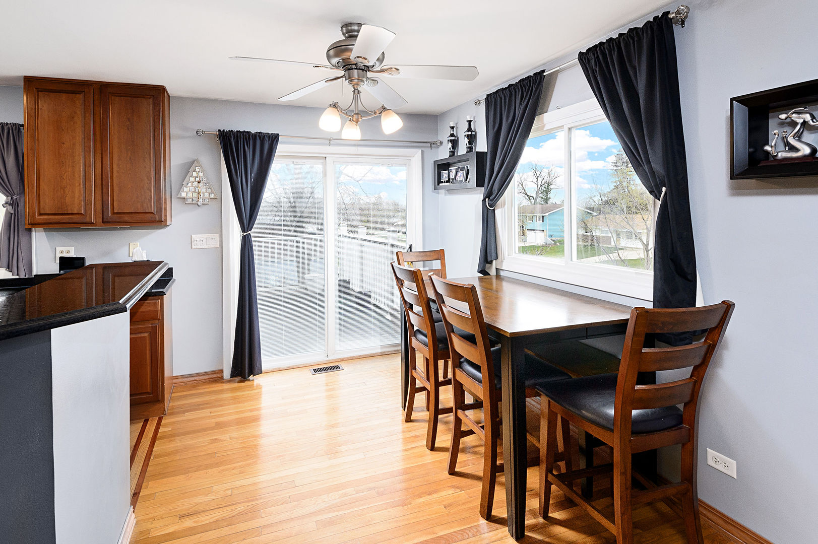 1385 Bedford Road Hoffman Estates, IL 60169 - Photo 5 of 26 Gallery Image 5
