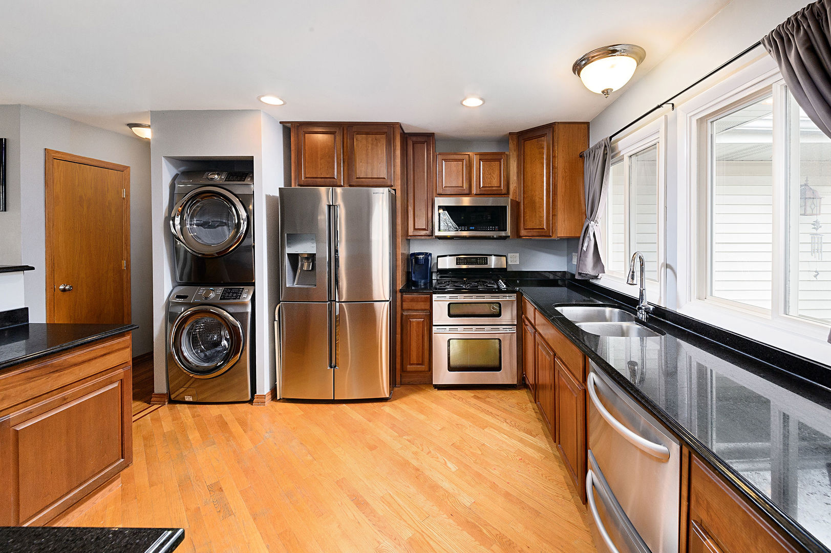 1385 Bedford Road Hoffman Estates, IL 60169 - Photo 7 of 26 Gallery Image 7