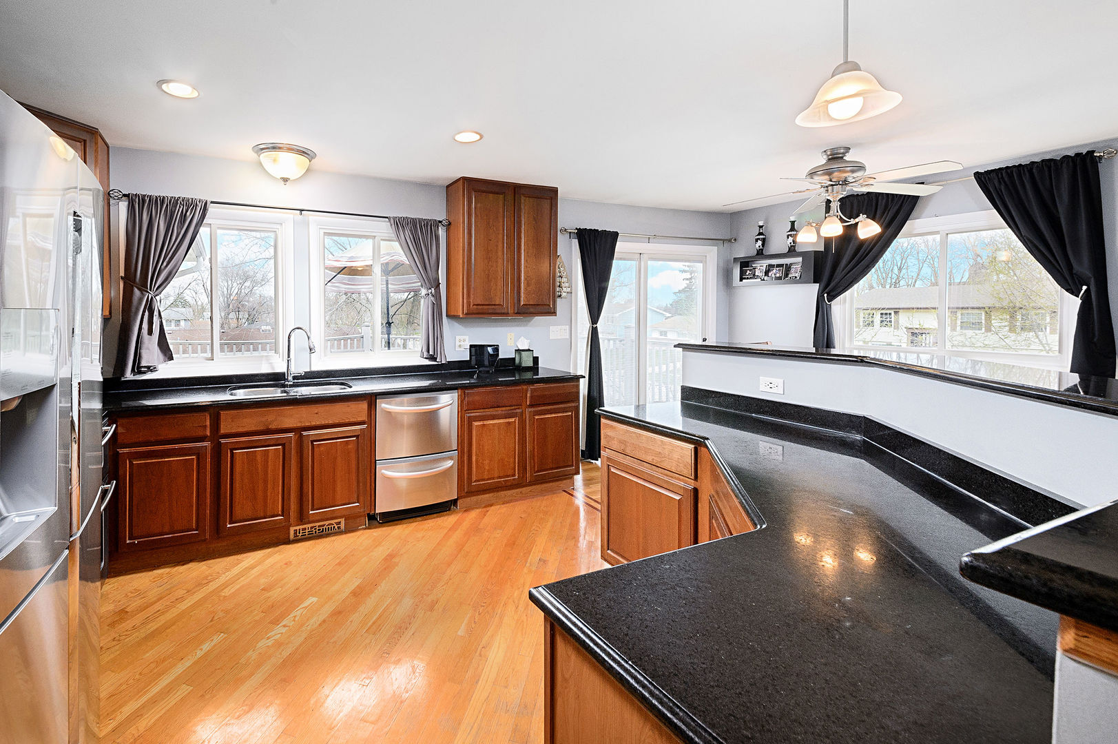 1385 Bedford Road Hoffman Estates, IL 60169 - Photo 8 of 26 Gallery Image 8