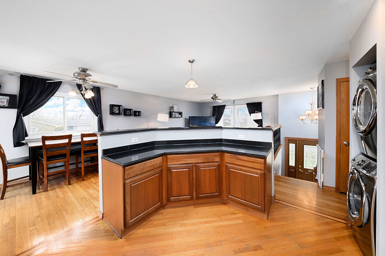 1385 Bedford Road Hoffman Estates, IL 60169 - Photo 9 of 26 Gallery Image 9