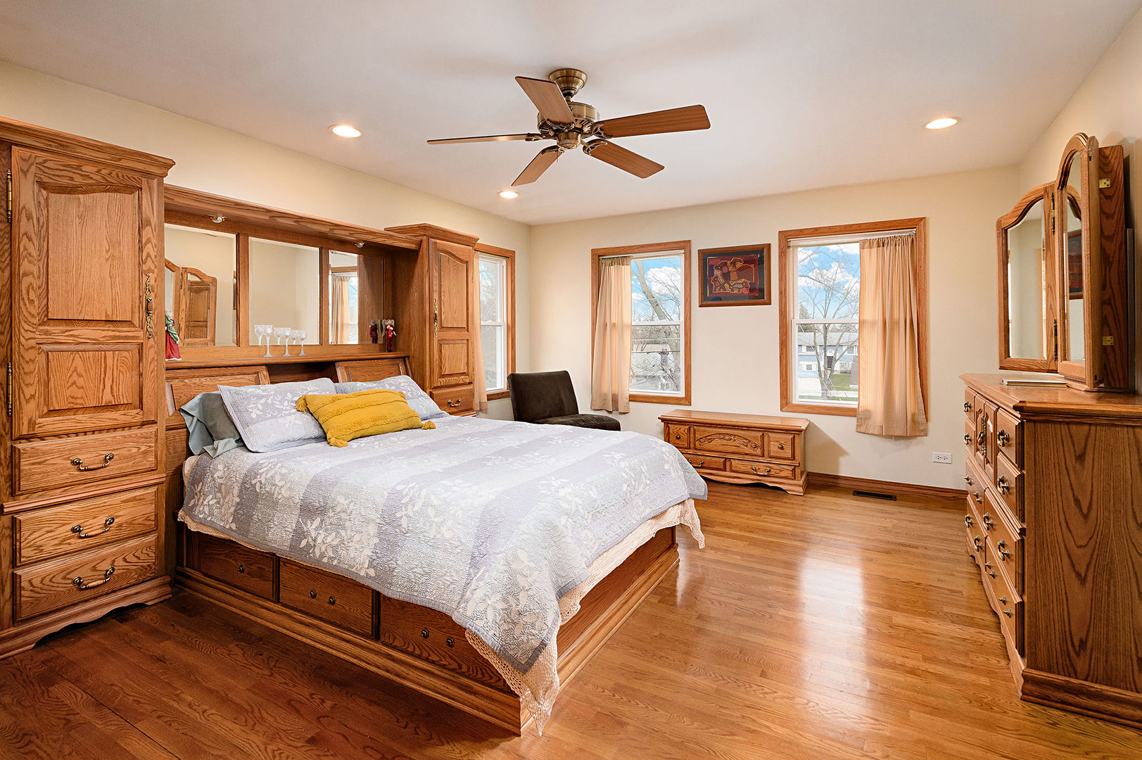 1385 Bedford Road Hoffman Estates, IL 60169 - Photo 10 of 26 Gallery Image 10