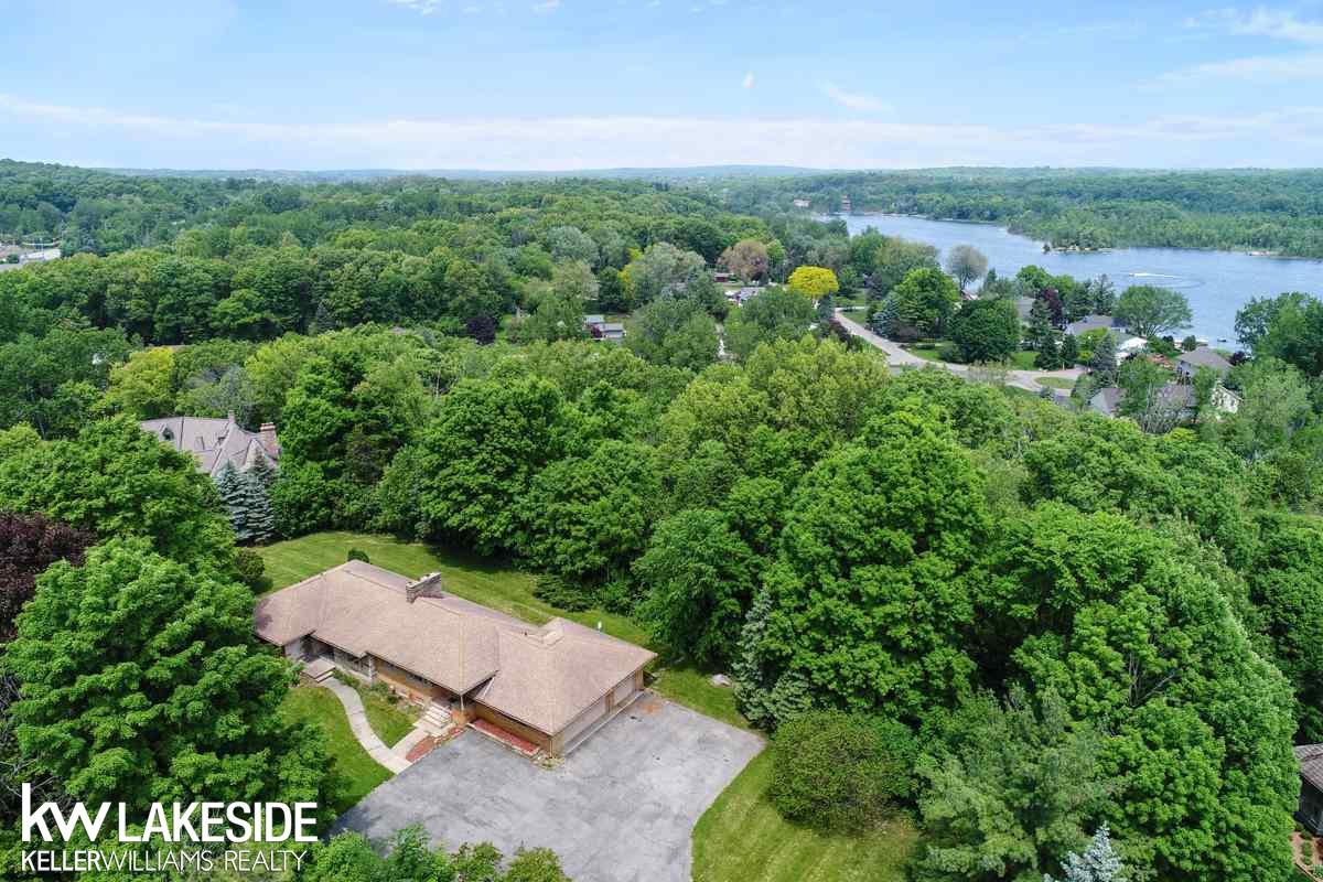 7400 Deer Lake Road Clarkston, MI 48346 - Photo 2 of 42