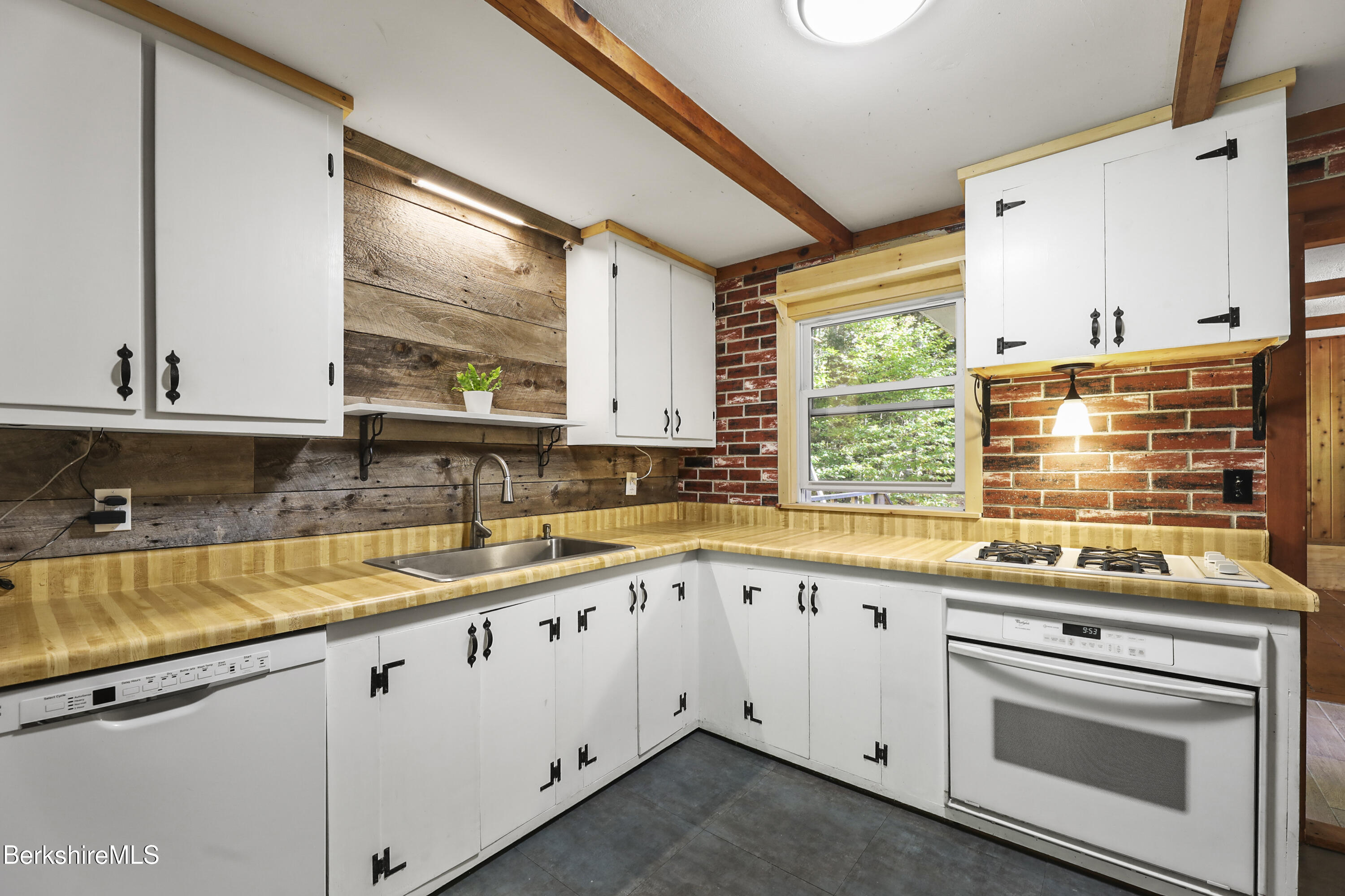316 Chapel Road Savoy, MA 01256 - Photo 20 of 36 Kitchen