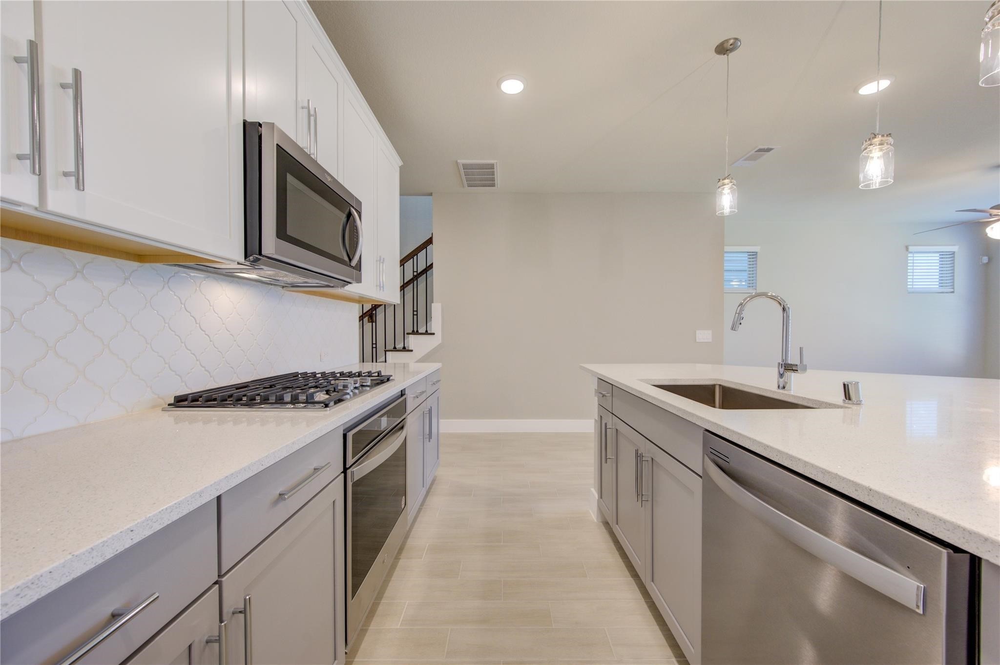 1709 Summerlyn Houston, TX 77080 - Photo 9 of 46