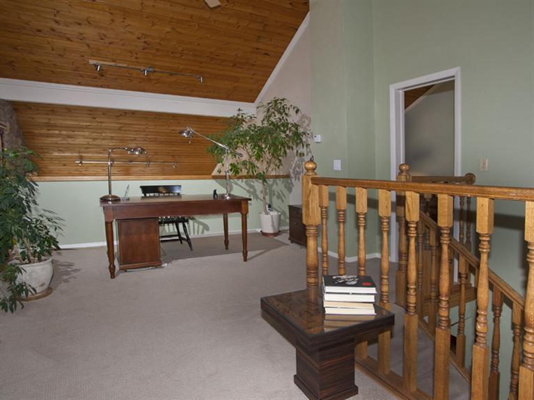 2570 Bald Mountain Road, Unit E Vail, CO 81657 - Photo 15 of 25 a balcony with an outdoor space