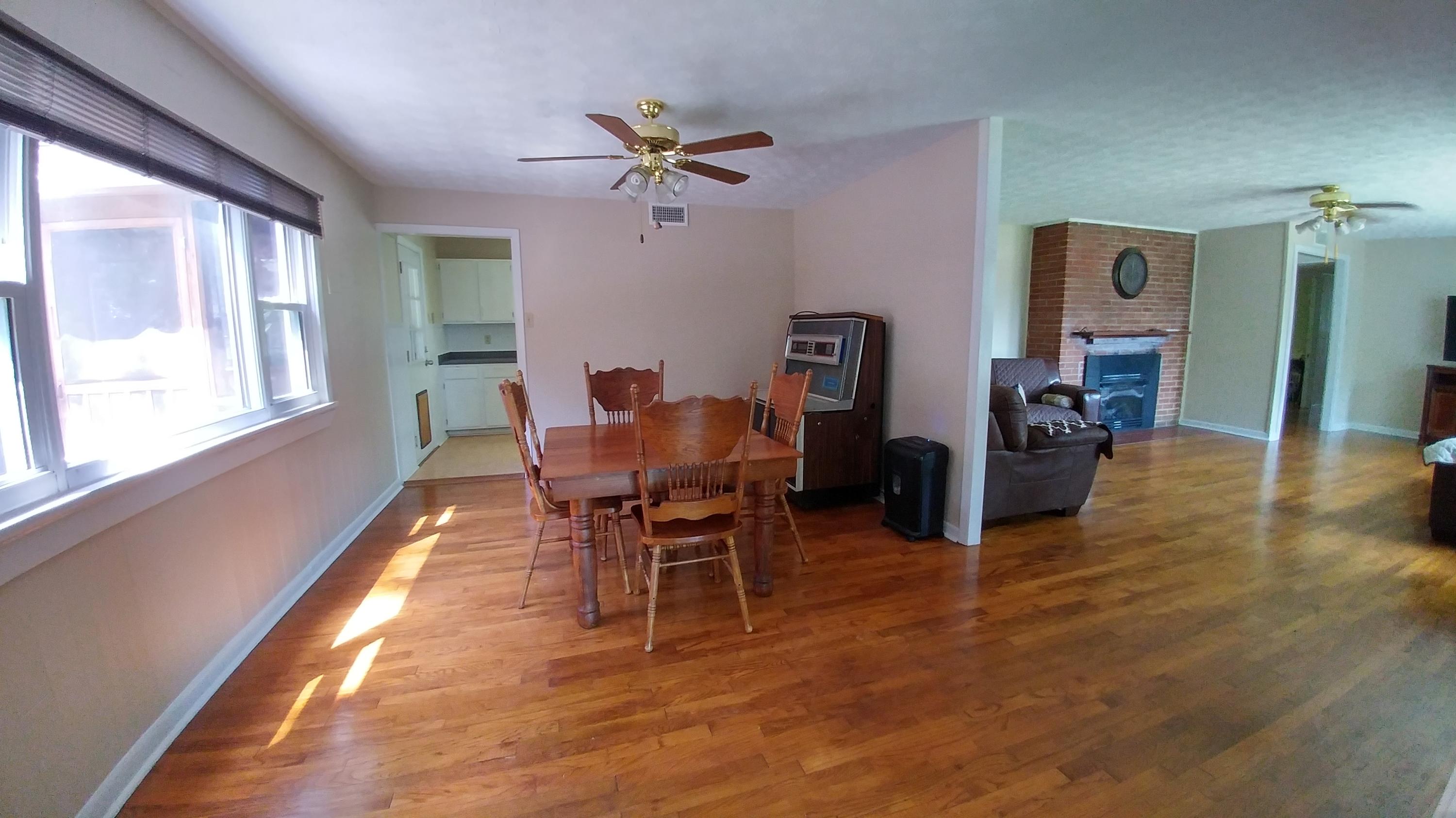 0822171449a_HDR
