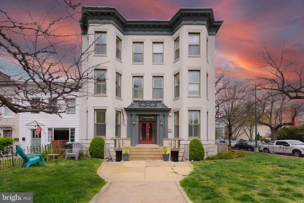 $2,925 | 424 East Capitol Street Northeast, Unit 3, Washington, DC 20003