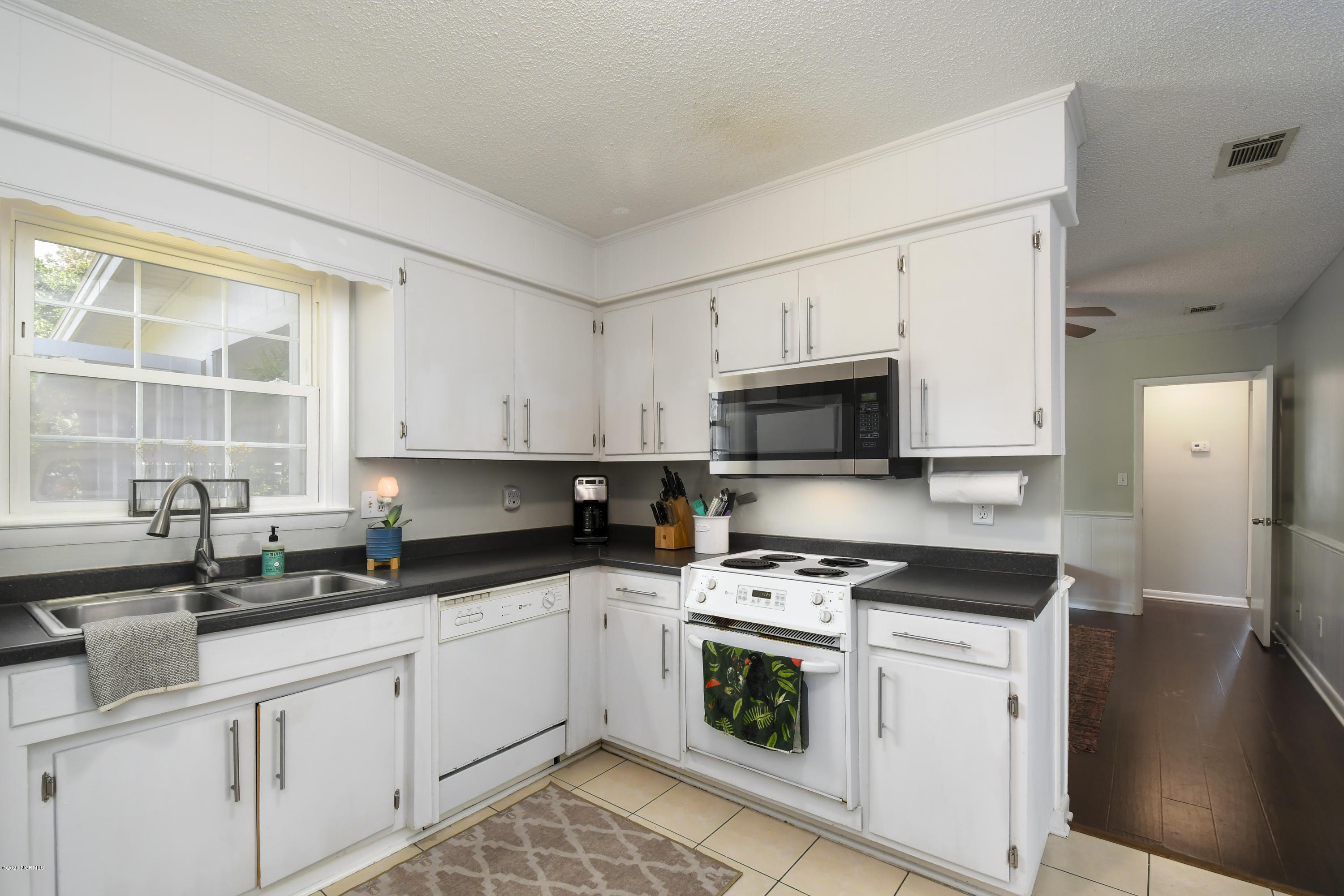 4617 Bramton Road Wilmington, NC 28405 - Photo 9 of 31 4617 Bramton-13