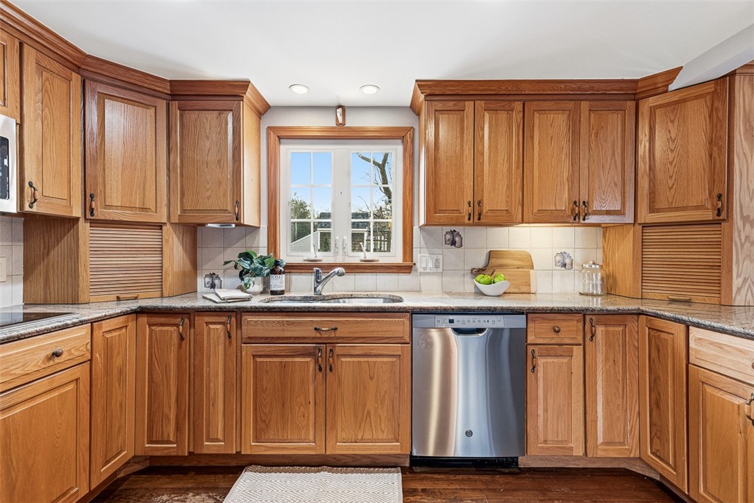 6 Ledge Road Barrington, RI 02806 - Photo 15 of 34