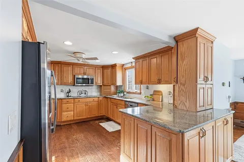 $635,000 | 6 Ledge Road, Barrington, RI 02806