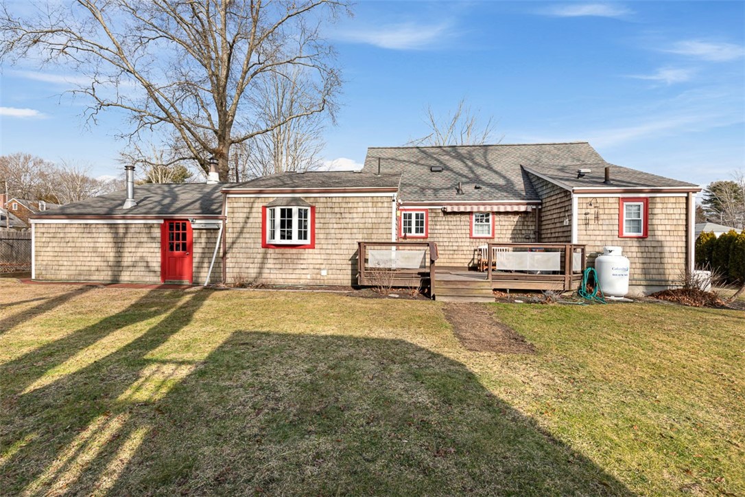 6 Ledge Road Barrington, RI 02806 - Photo 3 of 34
