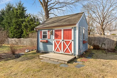 $635,000 | 6 Ledge Road, Barrington, RI 02806