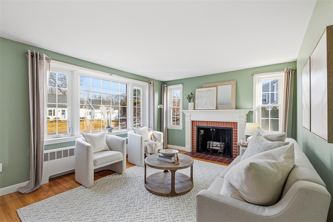 6 Ledge Road Barrington, RI 02806 - Photo 5 of 34