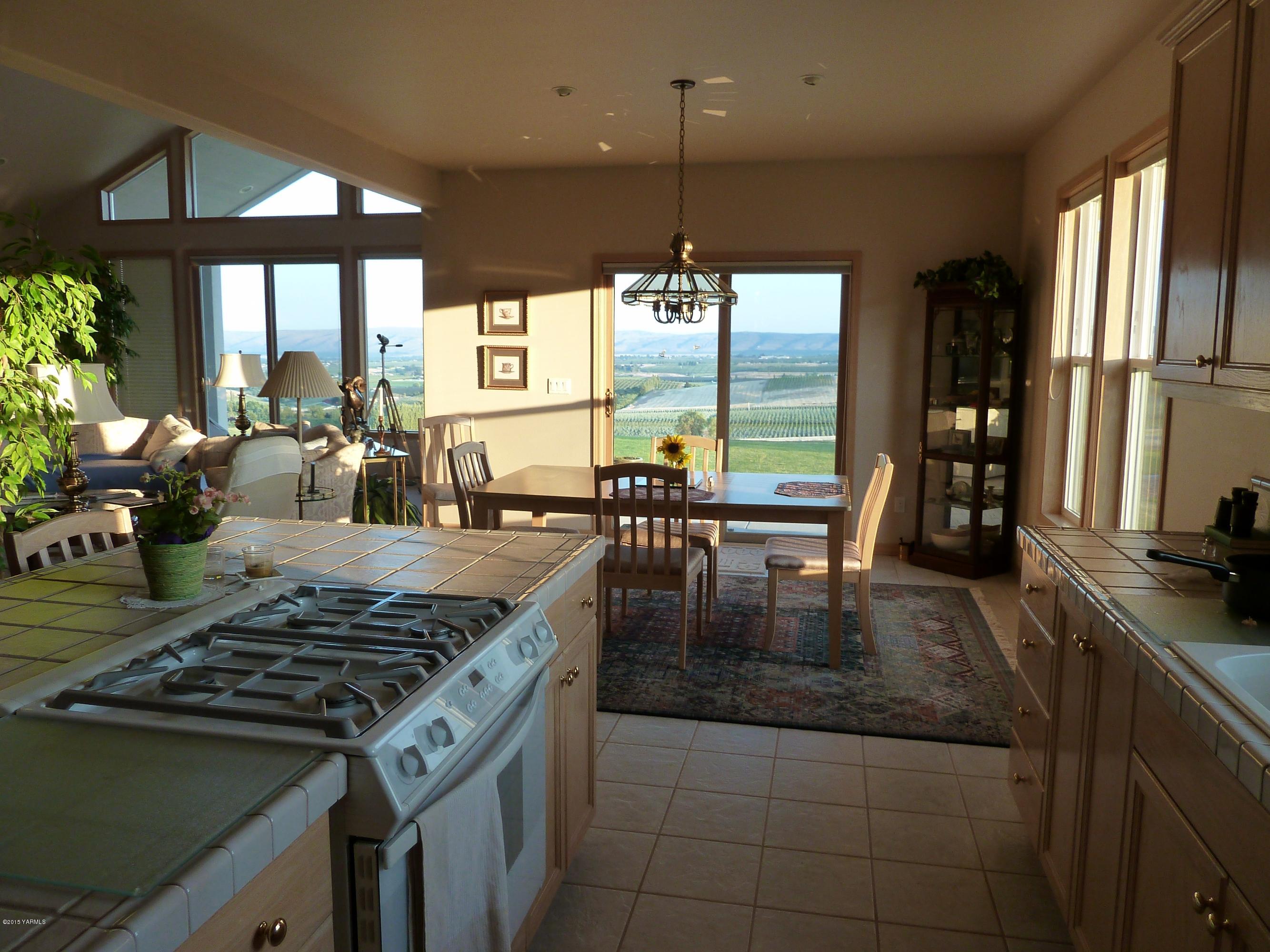 14000 Marble Road Yakima, WA 98908 - Photo 8 of 22 a kitchen with a stove a sink and living room view