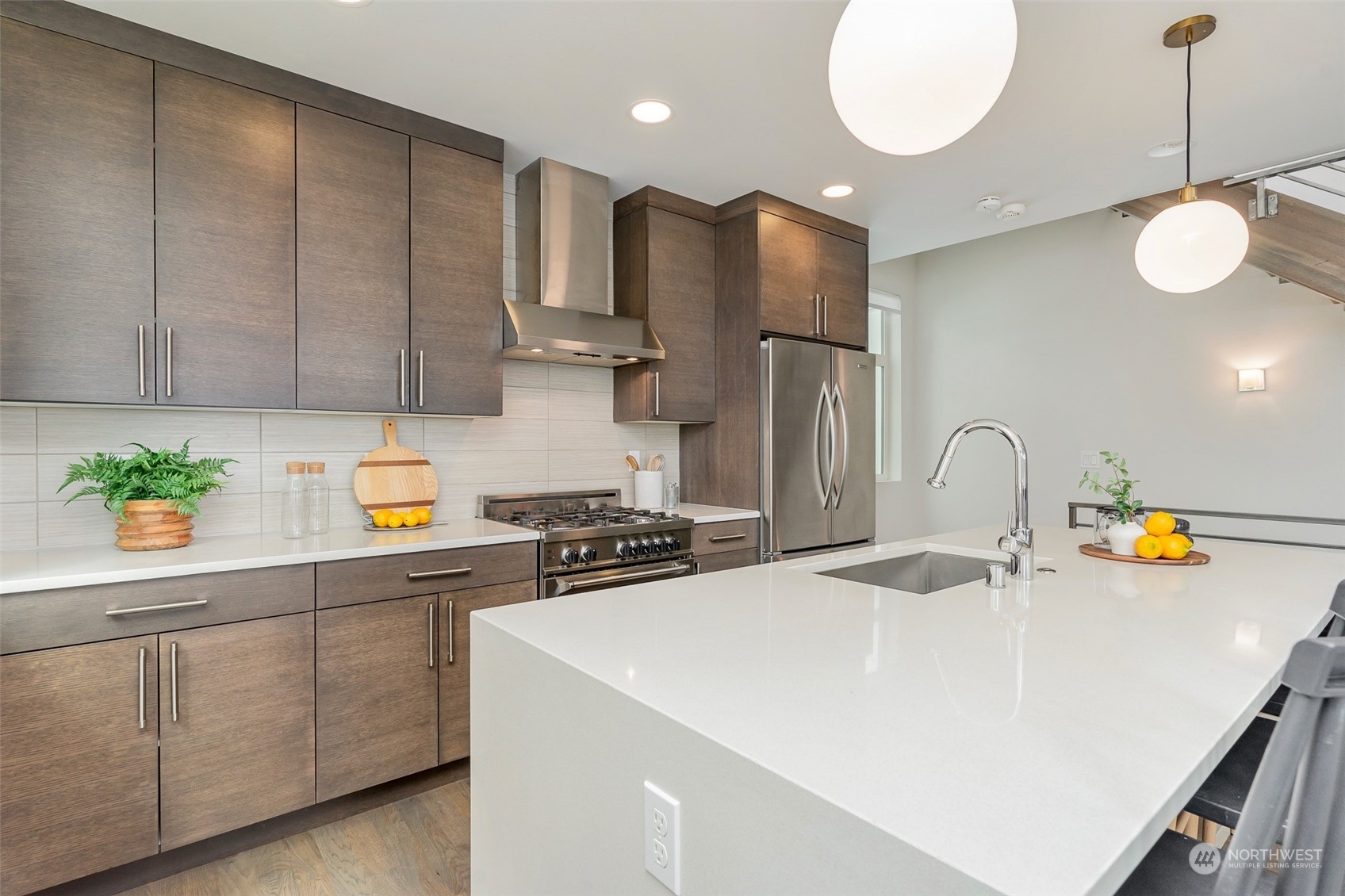 2425 8th Avenue North Seattle, WA 98109 - Photo 11 of 30