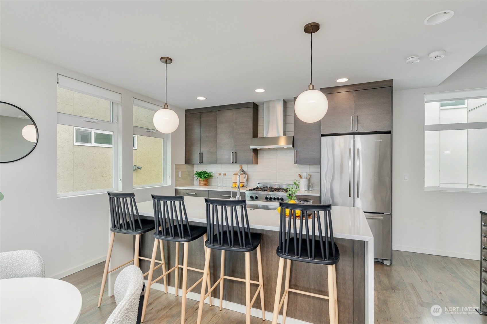 2425 8th Avenue North Seattle, WA 98109 - Photo 12 of 30