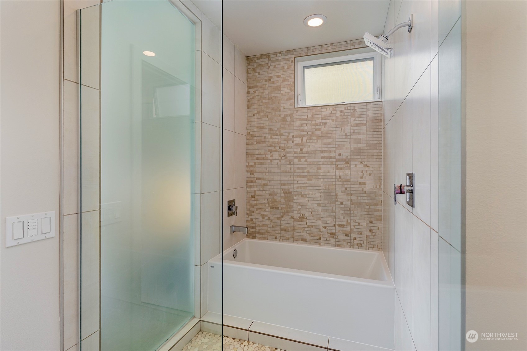 2425 8th Avenue North Seattle, WA 98109 - Photo 17 of 30