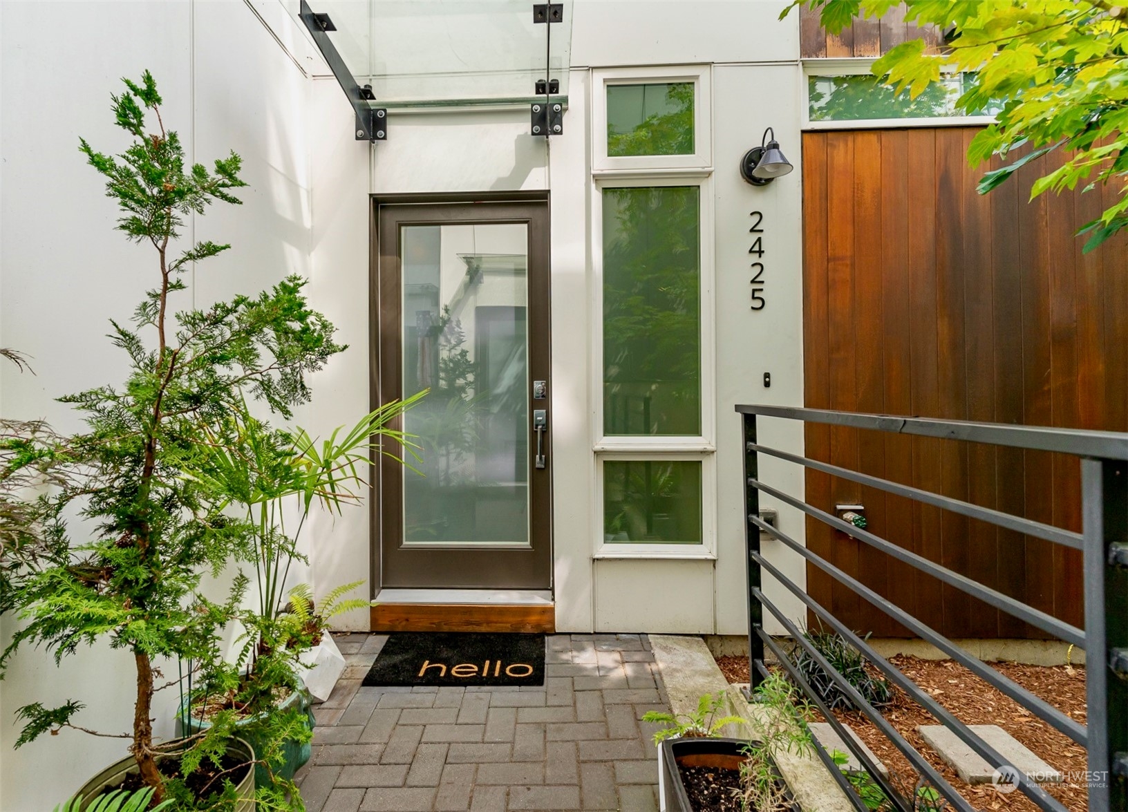 2425 8th Avenue North Seattle, WA 98109 - Photo 22 of 30