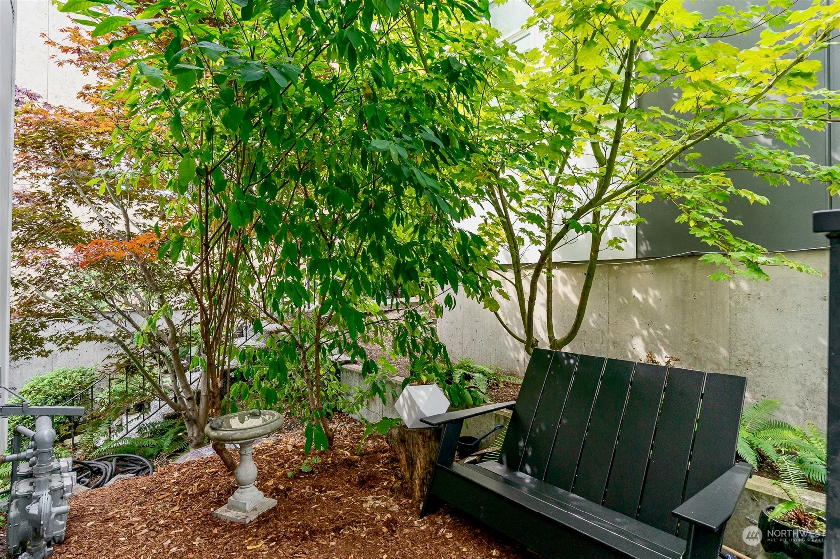 2425 8th Avenue North Seattle, WA 98109 - Photo 24 of 30