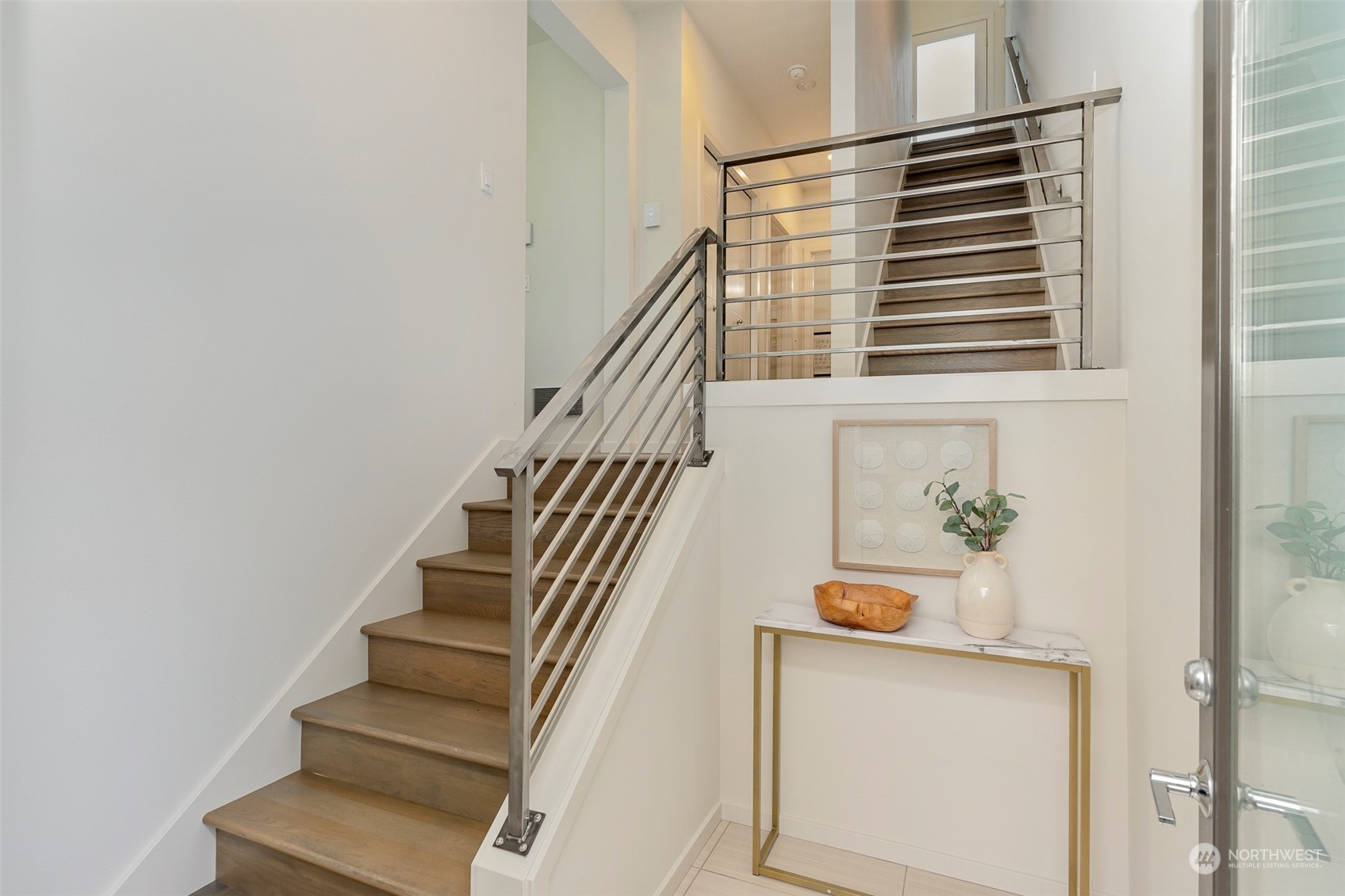 2425 8th Avenue North Seattle, WA 98109 - Photo 5 of 30