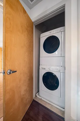 a close up view of a washer and dryer
