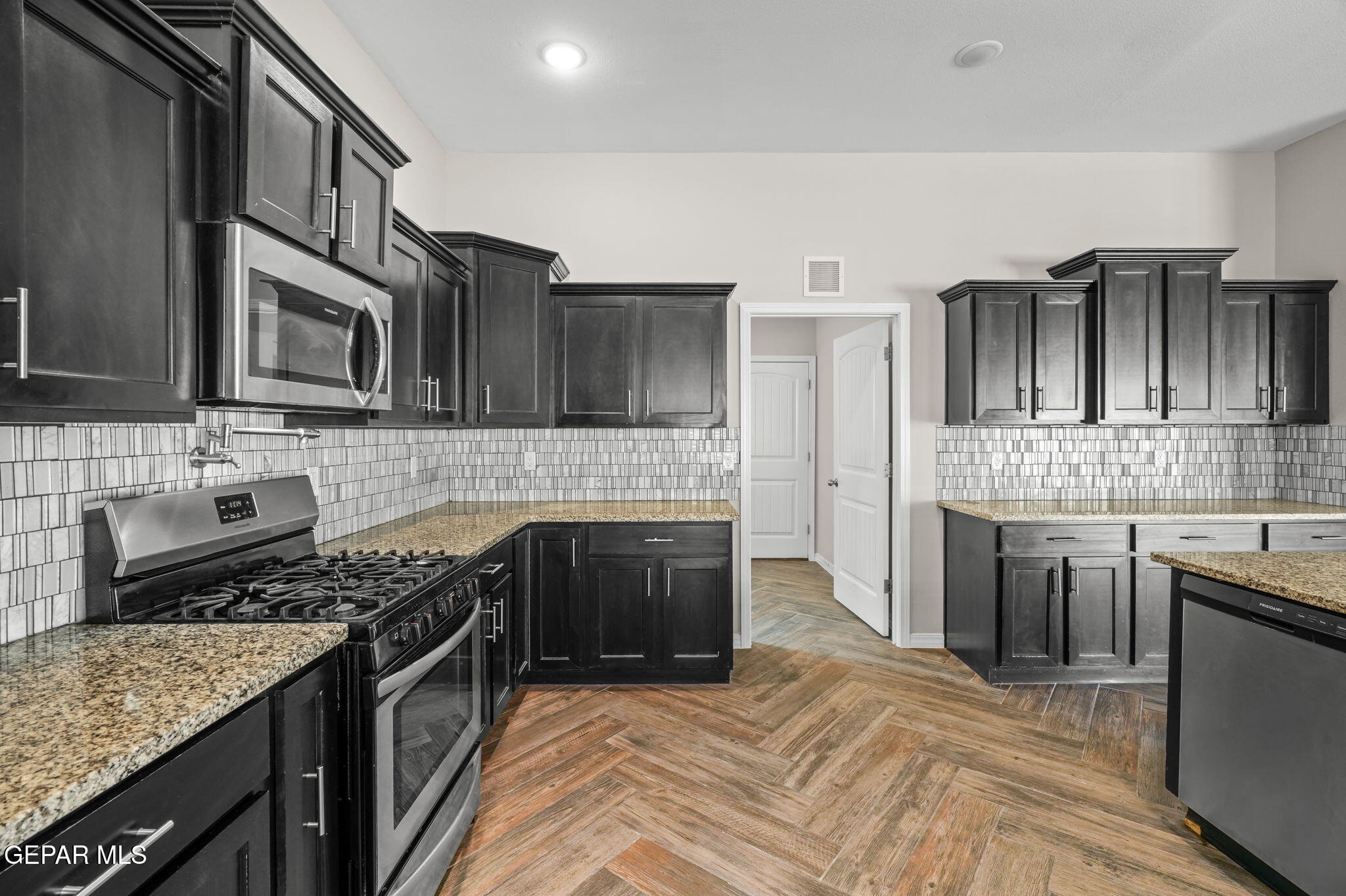 7829 Enchanted Ridge Drive El Paso, TX 79911 - Photo 15 of 45 7829 Enchanted Ridge Ave-19