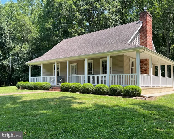 a view of a house with a yard and plants