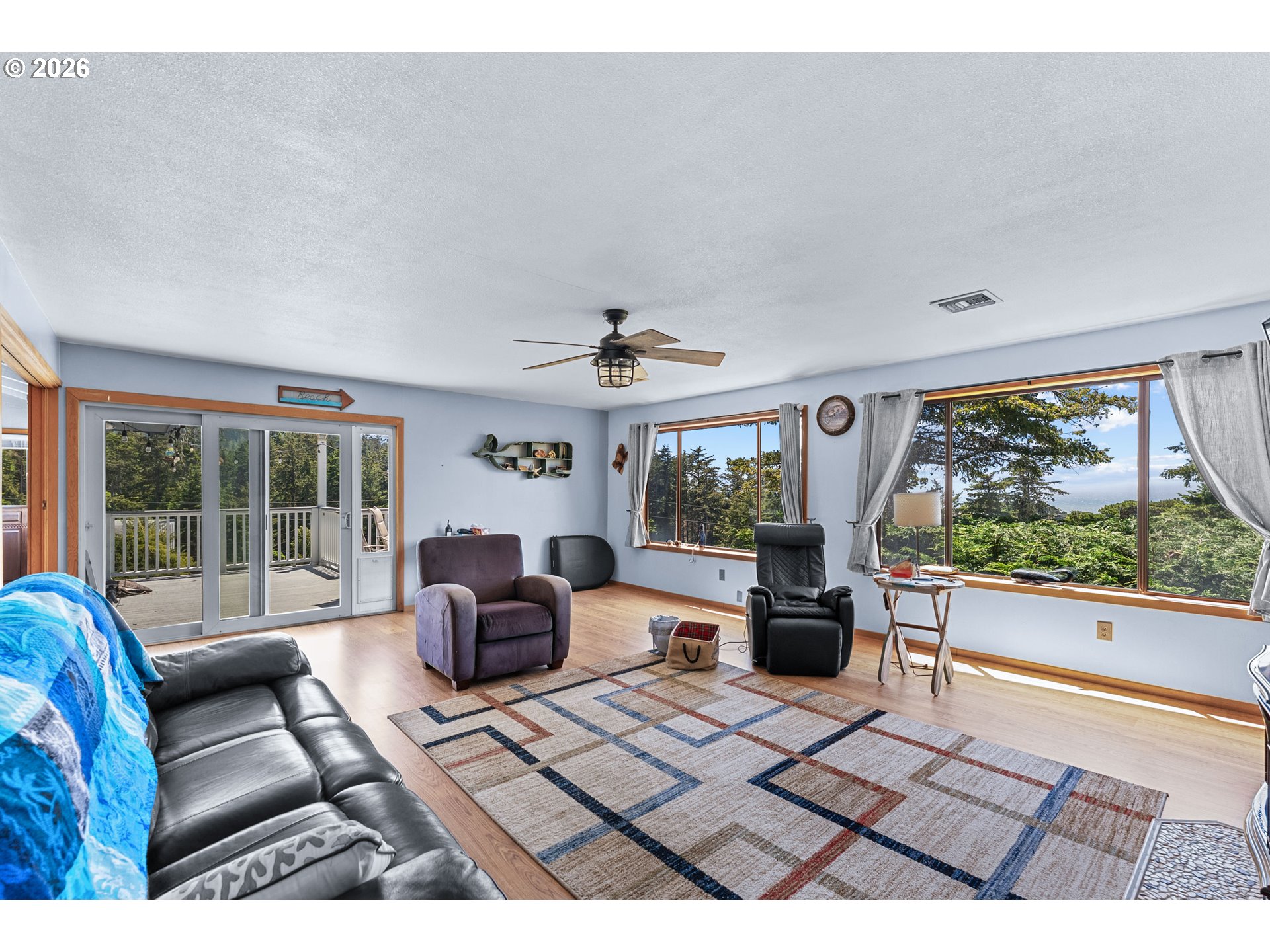 29790 Hound Dog Road Gold Beach, OR 97444 - Photo 7 of 37 Family Room