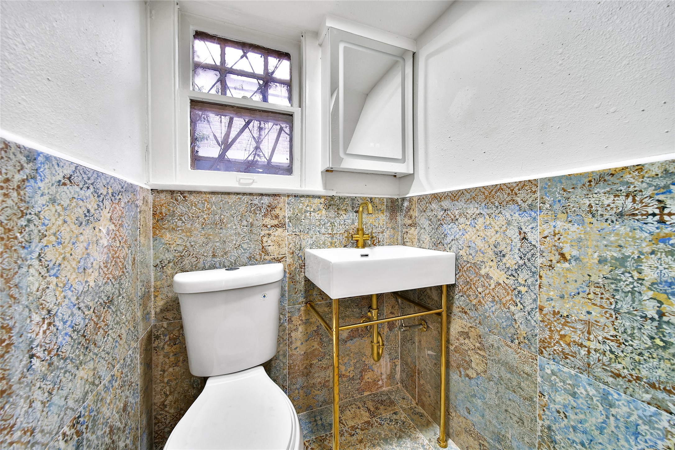 2405 Arbor Street Houston, TX 77004 - Photo 20 of 41 a bathroom with a toilet sink and mirror