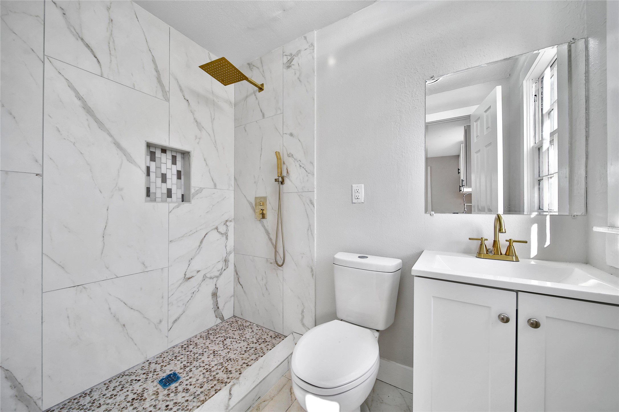 2405 Arbor Street Houston, TX 77004 - Photo 38 of 41 a bathroom with a toilet sink and shower