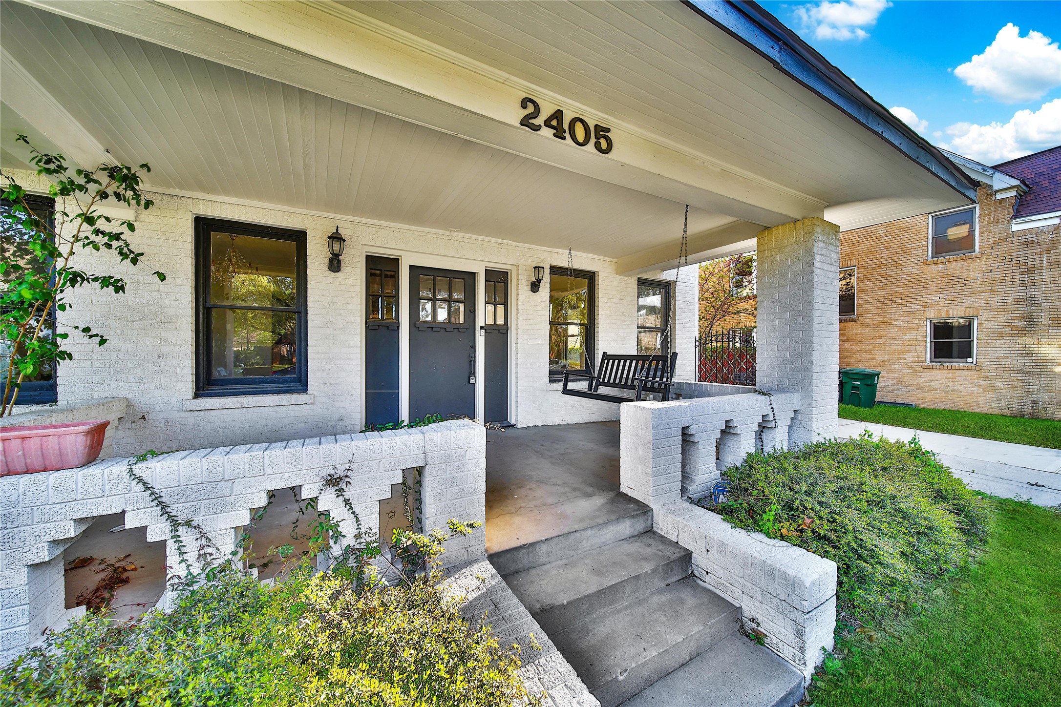 2405 Arbor Street Houston, TX 77004 - Photo 4 of 41 a front view of a house