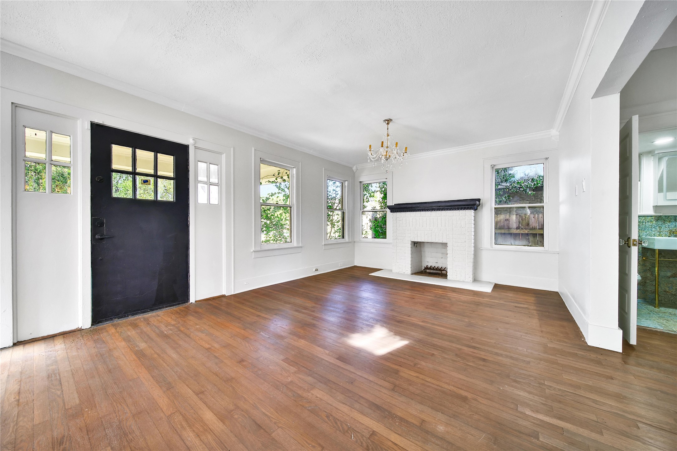 2405 Arbor Street Houston, TX 77004 - Photo 9 of 41 an empty room with windows and fireplace