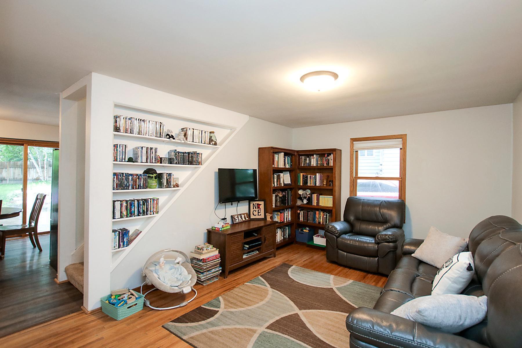 739 Juul Road Southwest Hutchinson, MN 55350 - Photo 4 of 24 Gallery Image 4