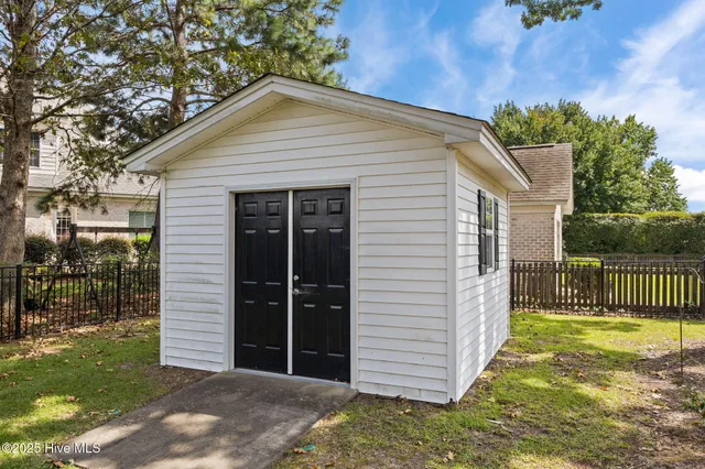 $635,000 | 809 Chesapeake Place, Greenville, NC 27858